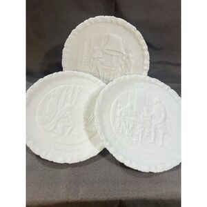 VTG Fenton Satin Milk Glass Bicentennial Plates 2,3, & 4- Very Nice! 81/4"(2516)